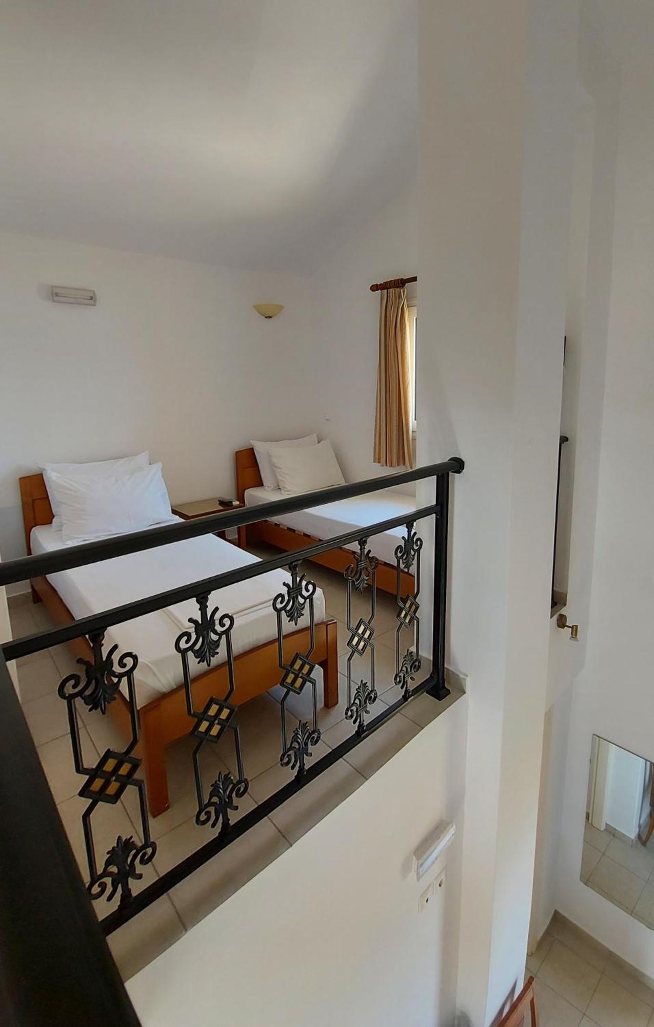 C-View Apartments Megalochori  Rum bild